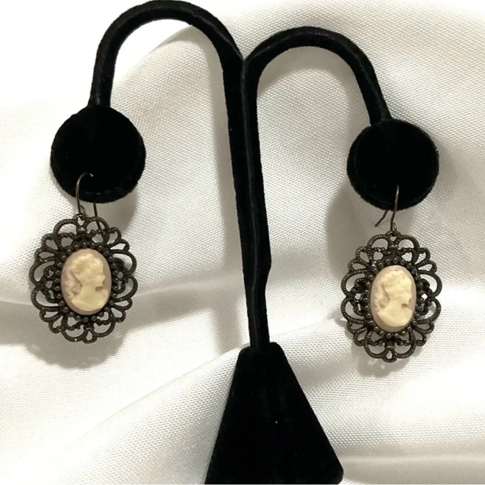 Cameo Hoop Earrings - Picture 6 of 6